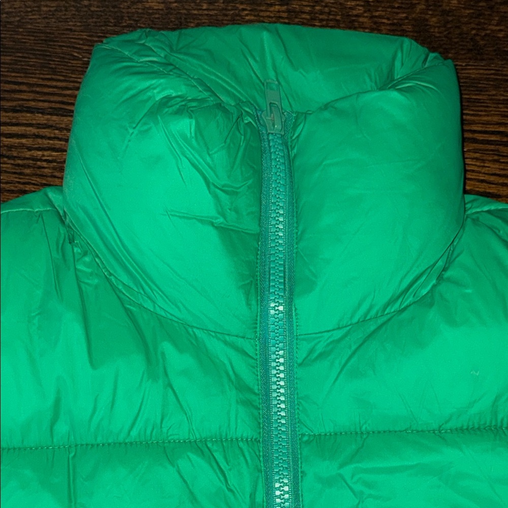 Green Puffer Vest cropped - Picture 2 of 6